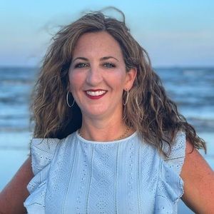 Meet your Posher, Elizabeth neugart